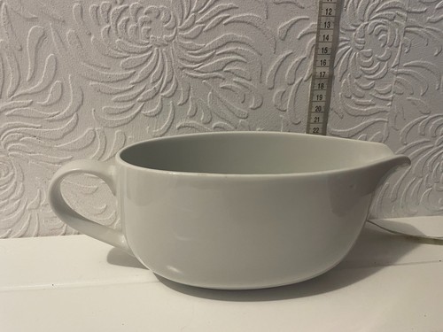 White porcelain gravy - gravy, boat