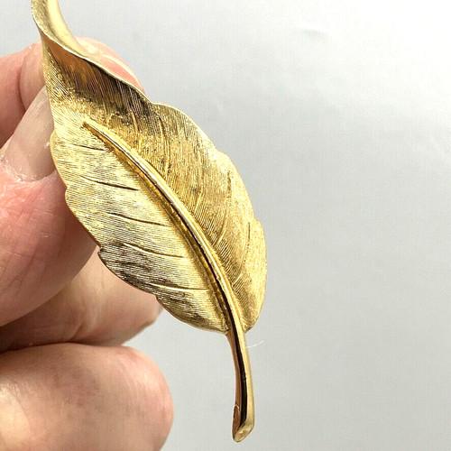 Avon brooch gold - tone, metal