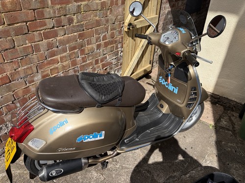 Vespa gts 125cc low mileage - vespa,