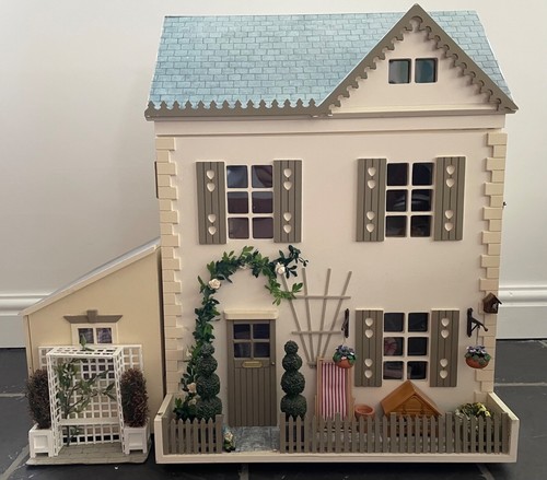 Dolls house with side - with,
