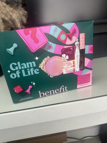 Benefit glam life makeup - benefit,