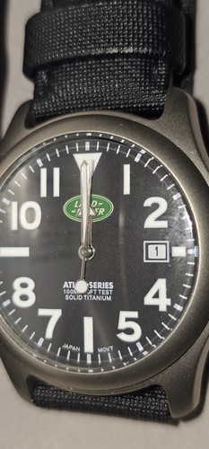Land rover solid - solid, titanium