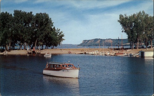 Beach cabin cruiser boat - beach,
