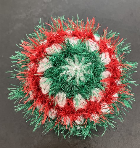 Large statement tinsel hand - large,