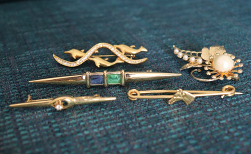 Gold tone vintage - , brooches