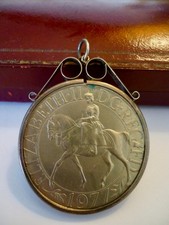 Sterling Silver Mount & metal 1977 Silver Jubilee Queen Coin Total 32.3 grams