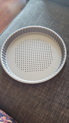 Large perforated 24cm non - large,