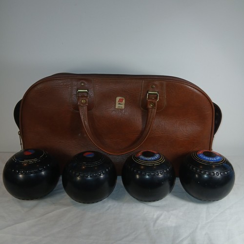 Lawn bowls set black - bowls, of