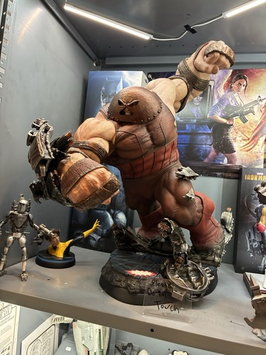 Sideshow premium format