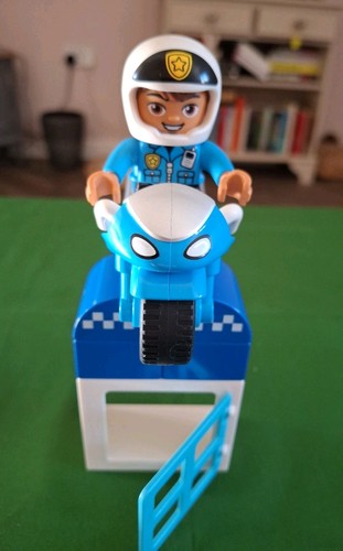 Lego policeman police - policeman,