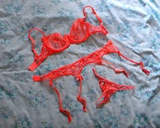 BNWOT Agent Set 32DD