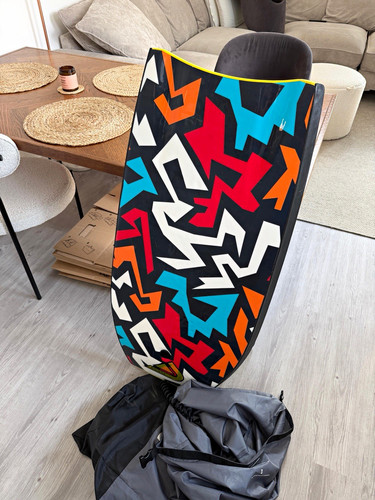 Flood bodyboard with coiled - flood,