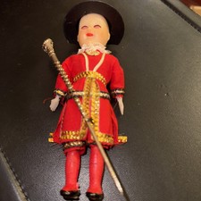 VINTAGE SOUVENIR BEEFEATER DOLL TOWER  OF LONDON