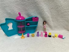 Polly pocket play set with doll and clothes