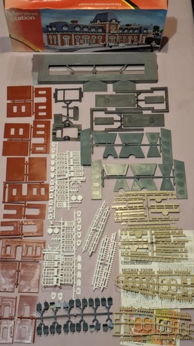 Hornby mainline station model - hornby,