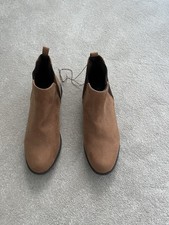 Brand-New Women’s Tan