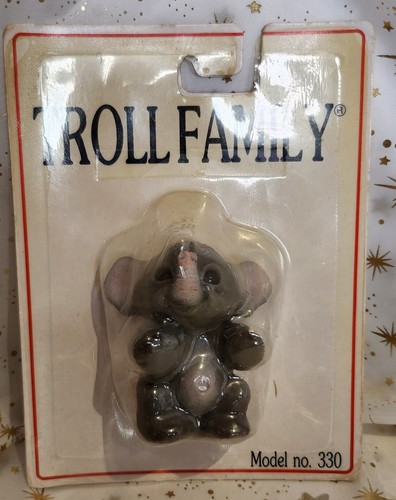 Dam troll family elephant - family,