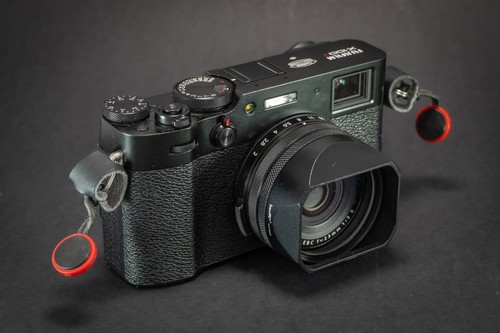 Fuji x100v black - with,