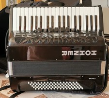 Hohner Bravo II 37 Treble Keys 80 Bass