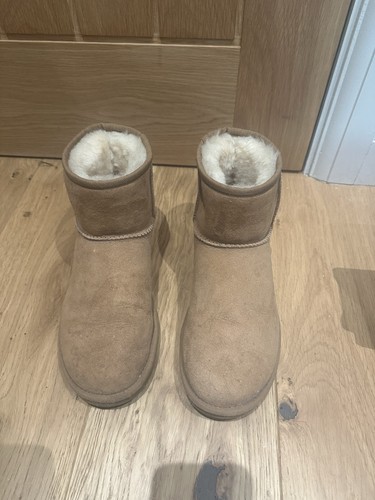 Ugg mini chestnut size 6 - mini,