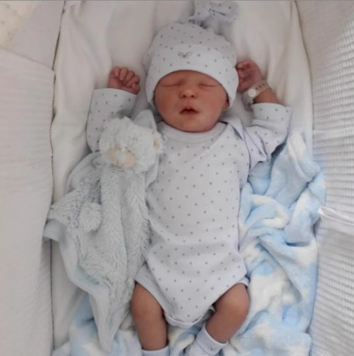 Lifelike reborn baby - 18″,