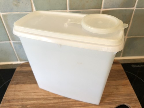 Tupperware retro vintage store - tupperware,