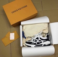 Louis Vuitton Men's Black