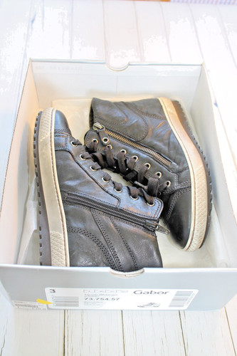 New unworn gabor casual - unworn,