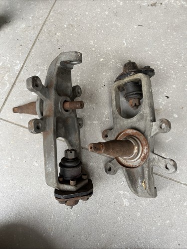 Jaguar stub axle carriers - stub,