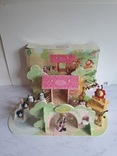 ELC Rosebud Village Wildlife Park Zoo 3+ Animals Park Ranger Wooden Building