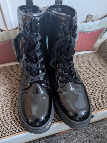 Shiny black boots size - shiny,