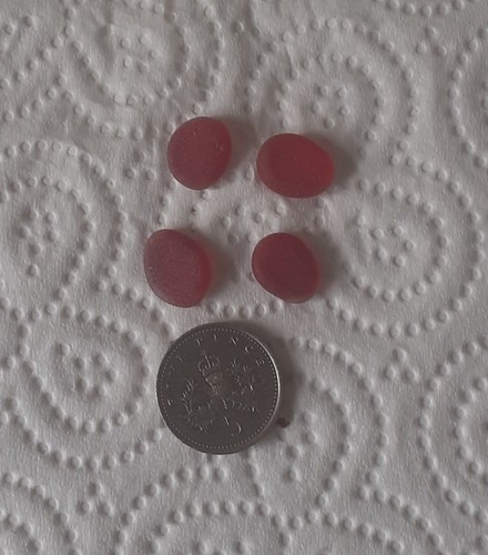 Small red pieces recycled - red,