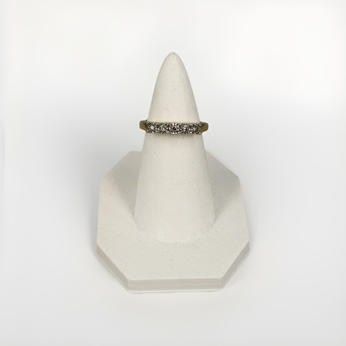 9ct gold diamond ring size - 9ct, o