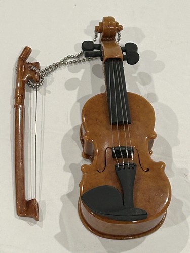 Hey play kid toy violin - play!,