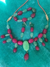 Ruby quartz and emerald quartz carved jewellery set, Indian/mughal inspired.