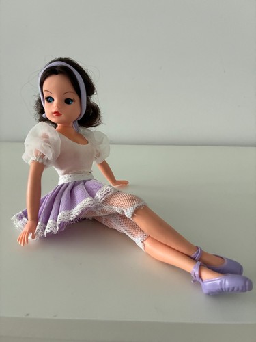 Pedigree brunette ballerina - brunette,