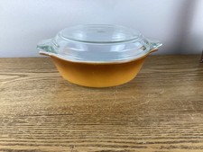 Vintage JAJ sunburst/ombre orange Pyrex 21cm casserole dish with lid