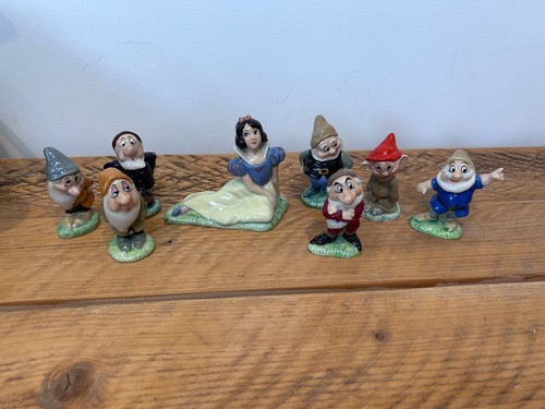 Snow white and dwarves wade - snow,
