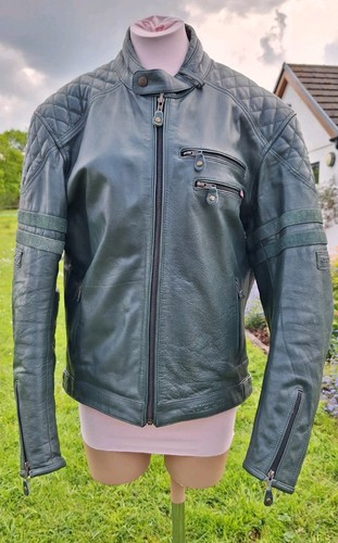 Wolf retro styled dark green - wolf,