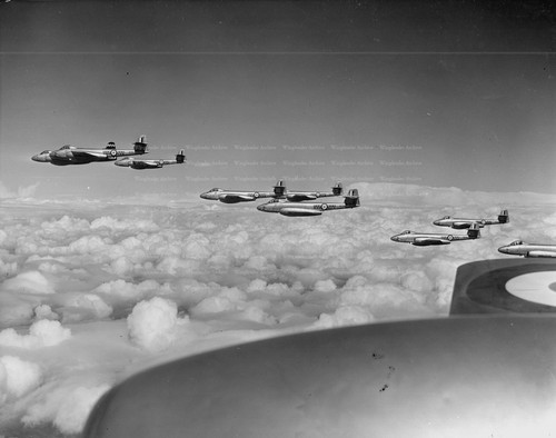 Gloster meteors aviation - meteors,