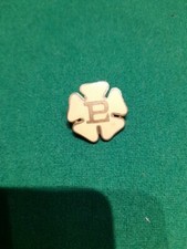 PRIMROSE LEAGUE - VINTAGE CONSERVATIVE POLITICAL ENAMEL BUTTONHOLE  BADGE