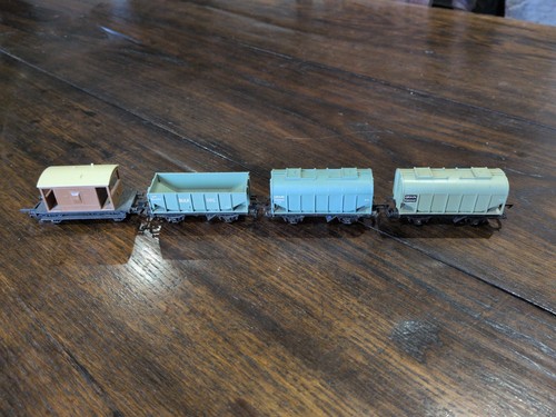 Triang gauge wagons 2 - x,