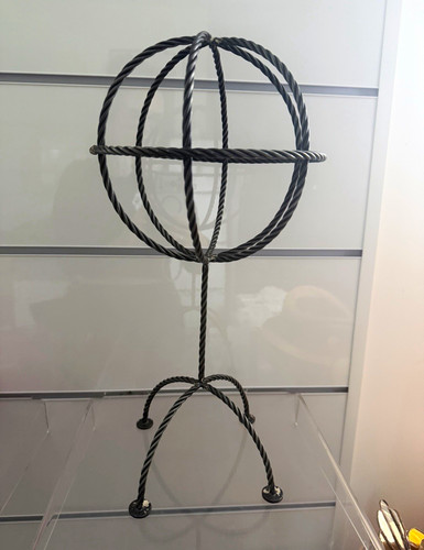 Black metal free standing - black,