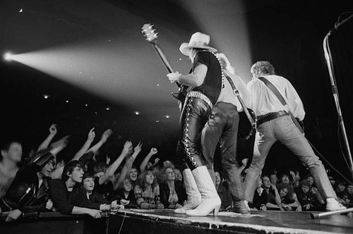 Dave hill performing with - dave,