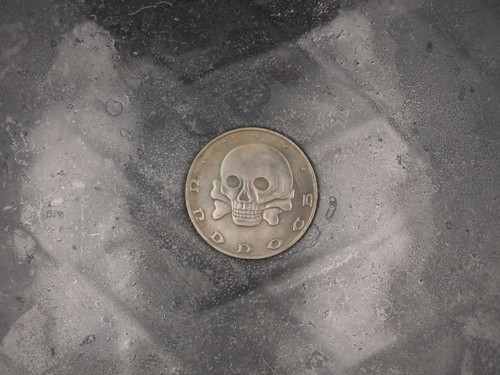 Memento mori skull - memento,