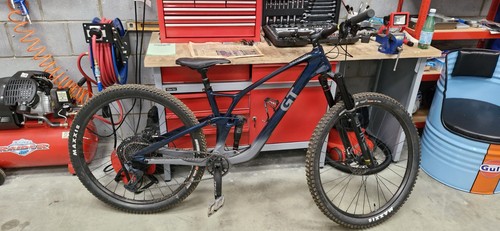 Mountain bike full - mountain,