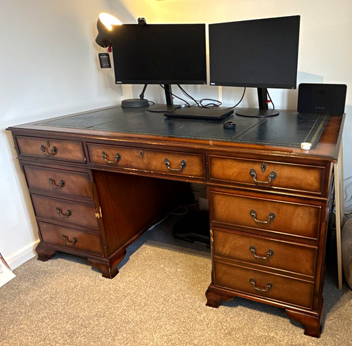 Dark wood pedestal captains - wood, pedestal/captains