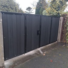 Folding drive gate - bi-folding,
