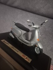 Vespa ET4 2003 Diecast Model