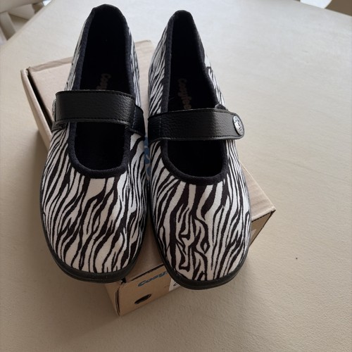 Woman cost feet zebra - cost,
